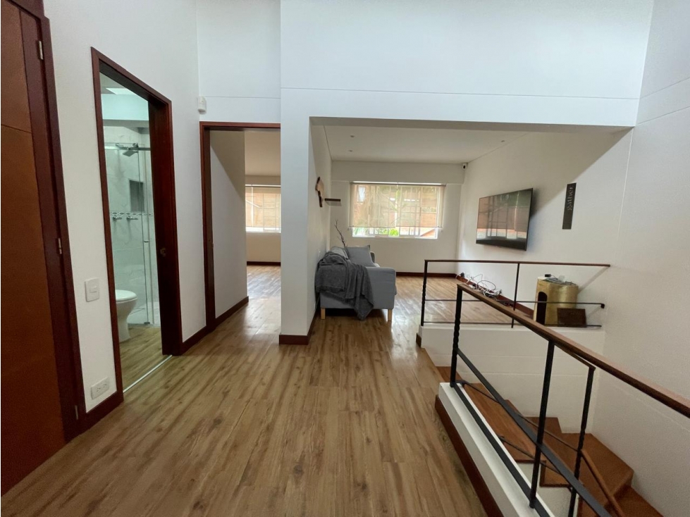 Casa en venta Envigado Loma de las Brujas Alto Valor CC — foto 2