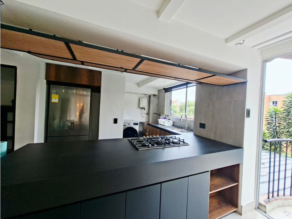 APARTAMENTO EN ARRIENDO AMOBLADO POBLADO CERCA AL TESORO TV — foto 3