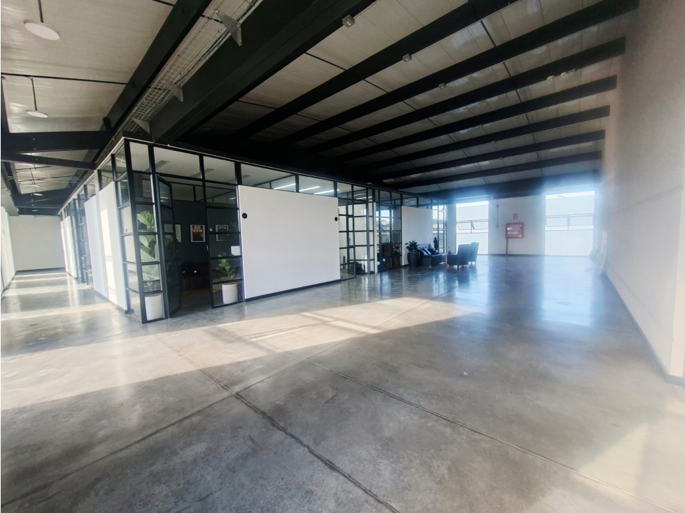 OFICINA EN ARRIENDO LLANOGRANDE — foto 2