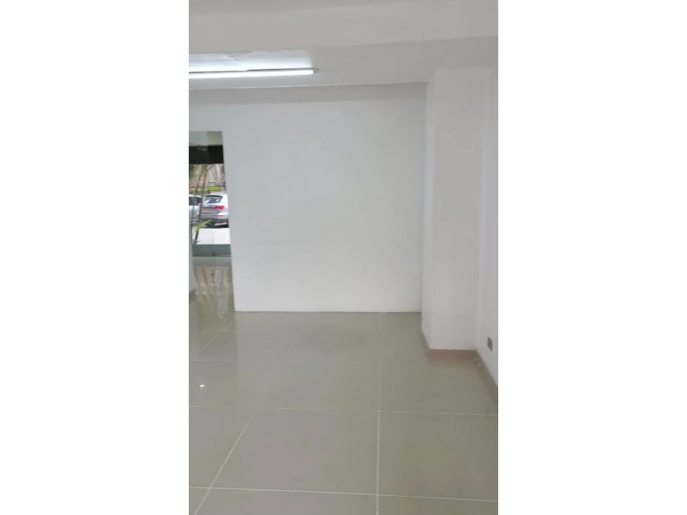 ARRIENDA LOCAL COMERCIAL SECTOR SAN DIEGO PRIMER PISO — foto 2