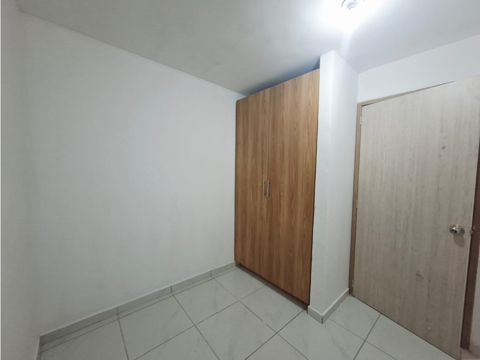 Apartamento en arriendo Av Bolivariana tercer piso — foto 3