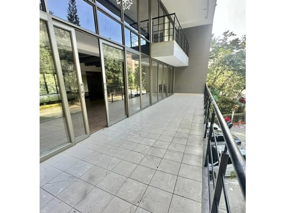 Oficina en venta y arriendo Poblado inferior — foto 2