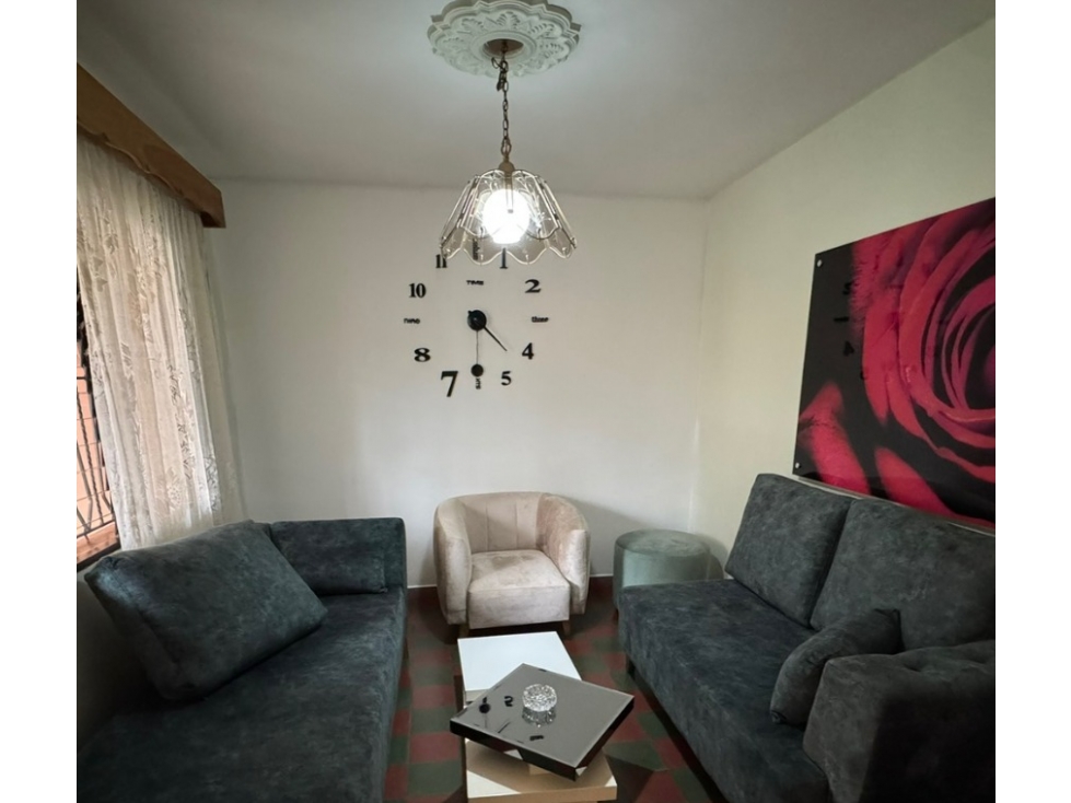 Casa en venta con aparta estudio y terraza, sector Belén Miravalle — foto 2