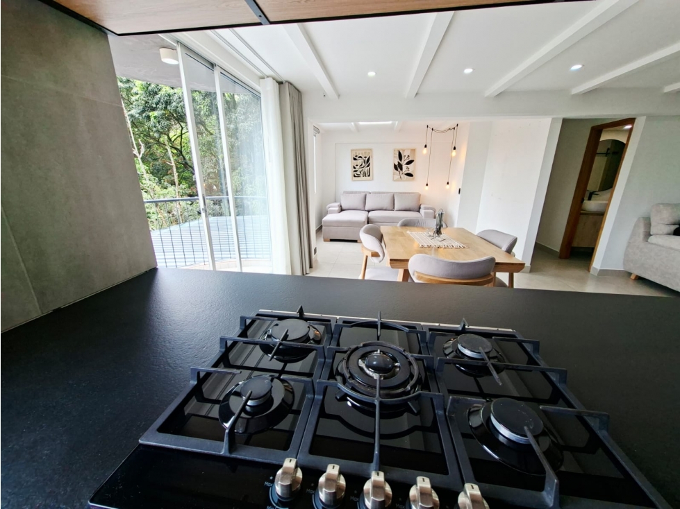 APARTAMENTO EN ARRIENDO AMOBLADO POBLADO CERCA AL TESORO TV — foto 4