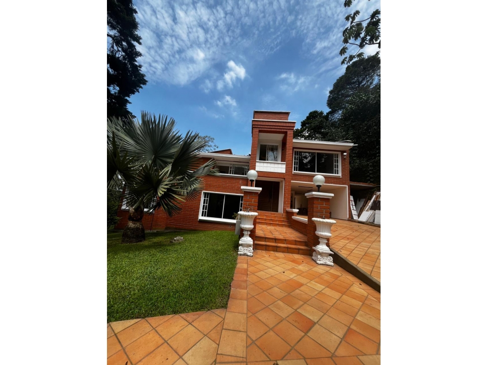 CASA EN VENTA EL POBLADO CERCA A LA CALERA