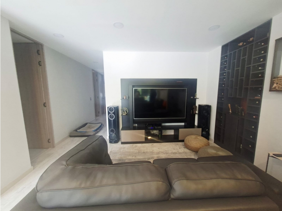 APARTAMENTO PARA LA VENTA EN POBLADO, CERCA A PALMAS Y CASTROPOL — foto 5