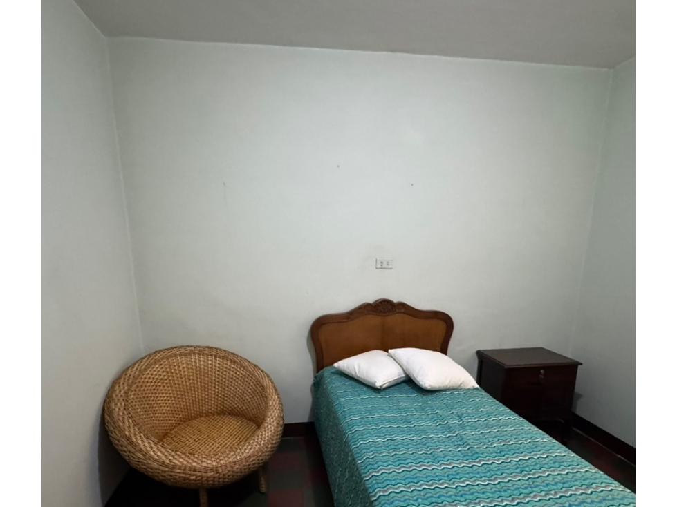 Casa en venta con aparta estudio y terraza, sector Belén Miravalle — foto 4