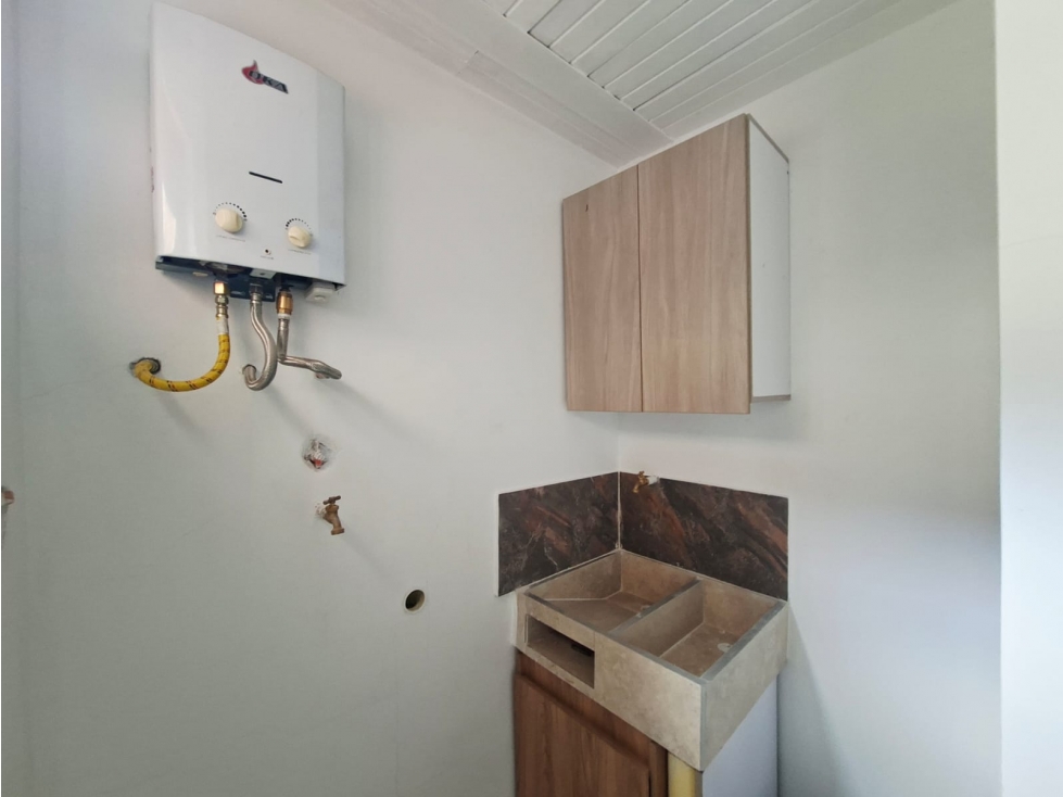 Apartamento en arriendo Av Bolivariana tercer piso — foto 4