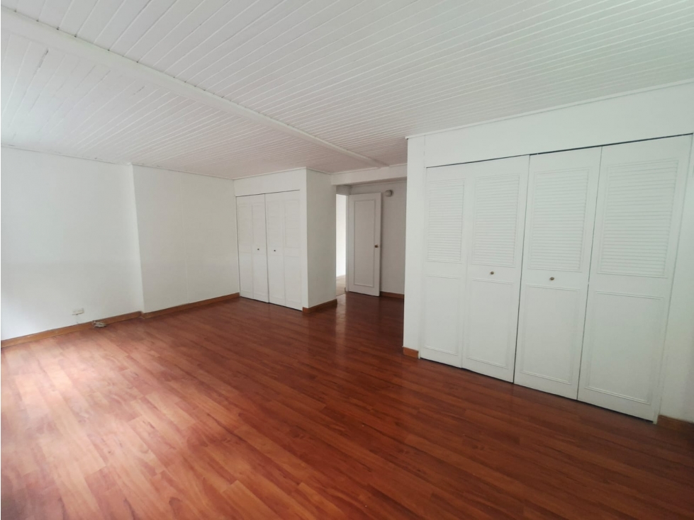 APARTAMENTO EN ARRIENDO POBLADO MUY CERCA AL MALL DEL ESTE — foto 2