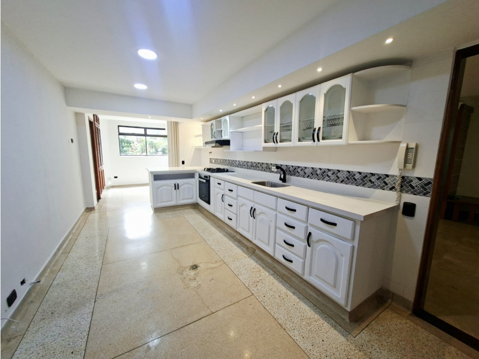 APARTAMENTO EN ARRIENDO CASTROPOL CERCA A ZONA ROSA POBLADO — foto 6