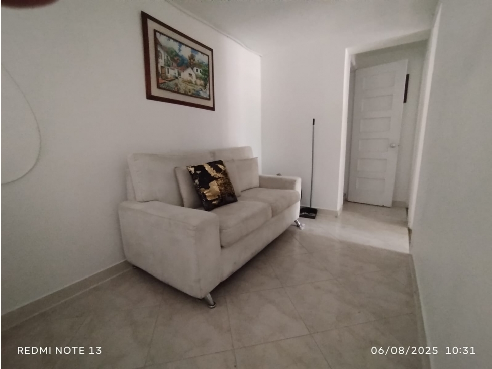 Venta de casa + apartaestudio, licencia Airbnb, corazón de Laureles — foto 3