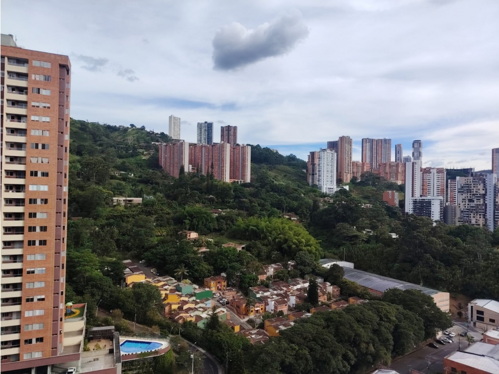 VENDO APARTAMENTO SABANETA SECTOR PLANO