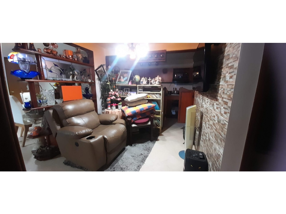 VENDO APARTAMENTO POBLADO CASTROPOL