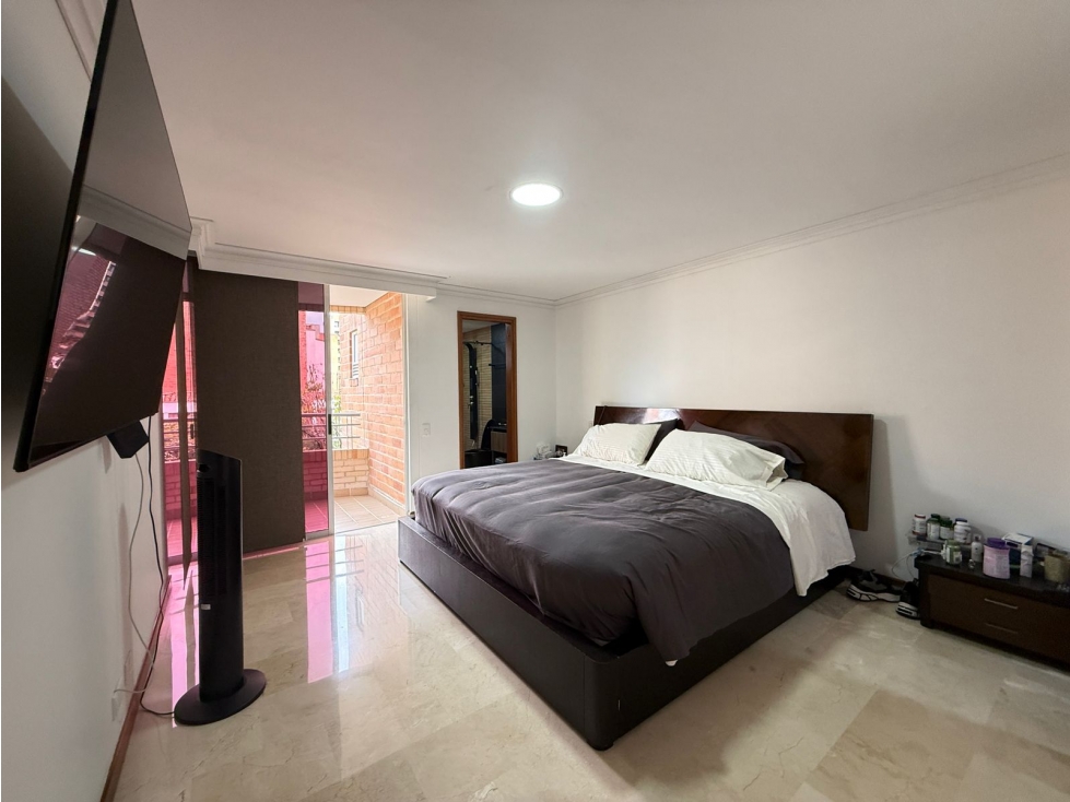 Apartamento en Laureles aledaño a viva con dos balcones 163 m2 — foto 4