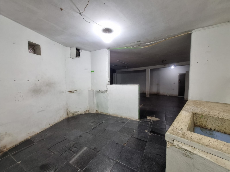 LOCAL COMERCIAL EN VENTA DOCE DE OCTUBRE PRIMER PISO 58 MT²