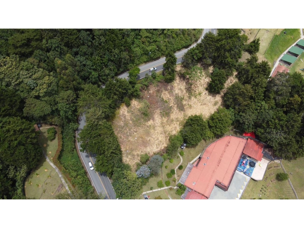 VENDO LOTE EN ESCOBERO SOBRE LA VIA PRINCIPAL - 1