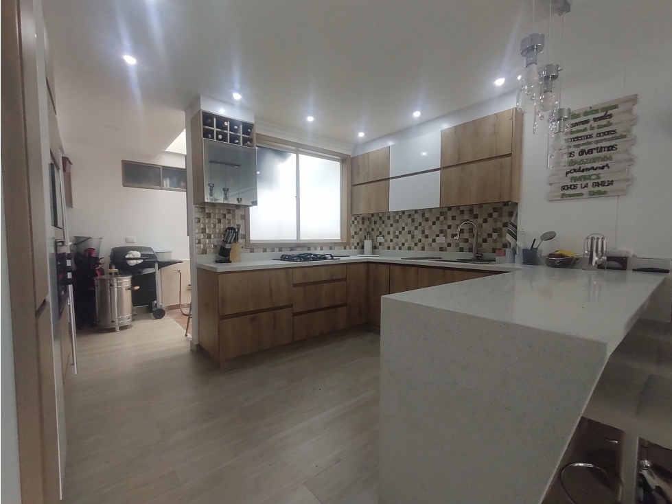 APARTAMENTO EN VENTA LAURELES CERCA AL VIVA — foto 2