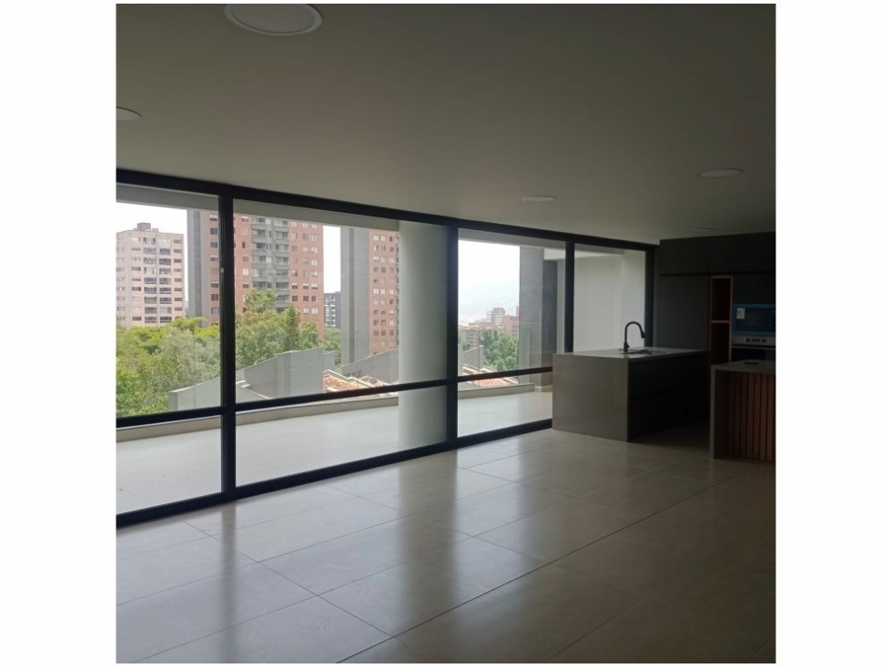 Apartamento en venta moderno, El Poblado Tesoro, 3 parqueaderos — foto 2