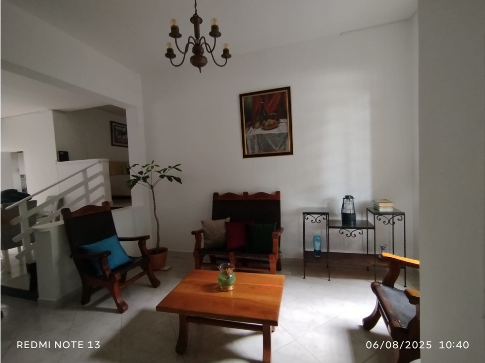 Venta de casa + apartaestudio, licencia Airbnb, corazón de Laureles — foto 6
