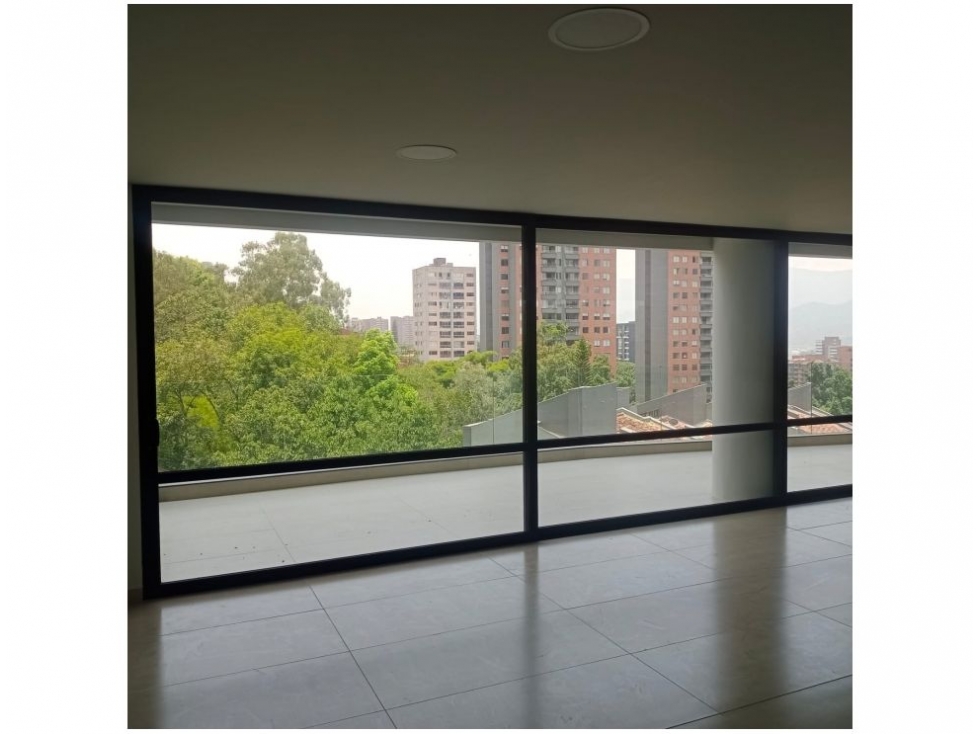 Apartamento en venta moderno, El Poblado Tesoro, 3 parqueaderos — foto 3