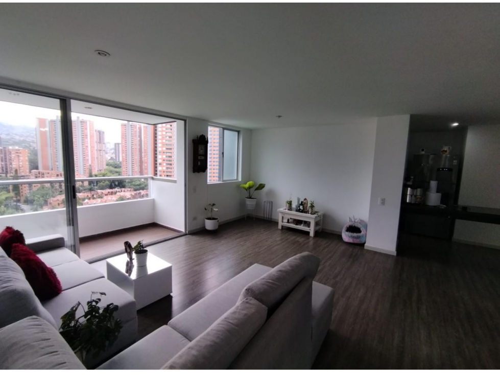 Venta de apartamento en Itaguí, unidad cerrada, piso 18