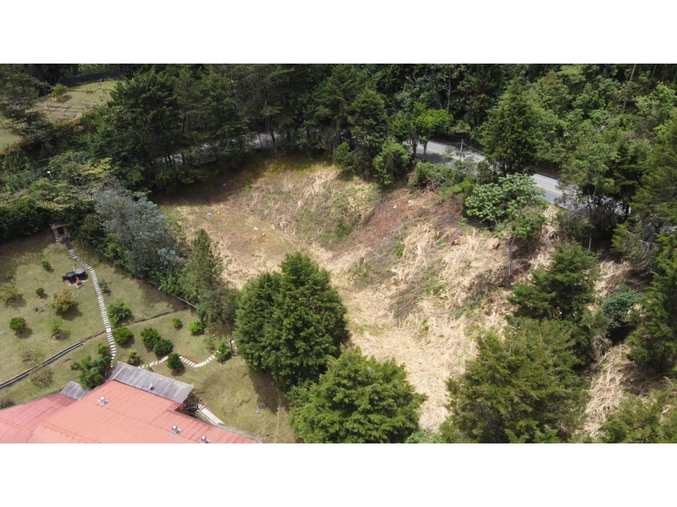 VENDO LOTE EN ESCOBERO SOBRE LA VIA PRINCIPAL - 2