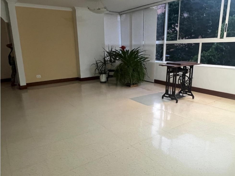 APARTAMENTO EN VENTA LAURELES EXCELENTE UBICACIÓN — foto 2