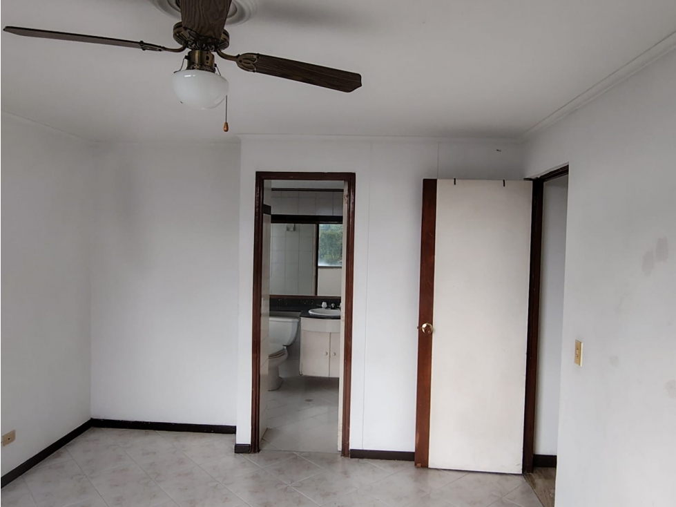 VENDO APARTAMENTO POBLADO CASTROPOL — foto 4
