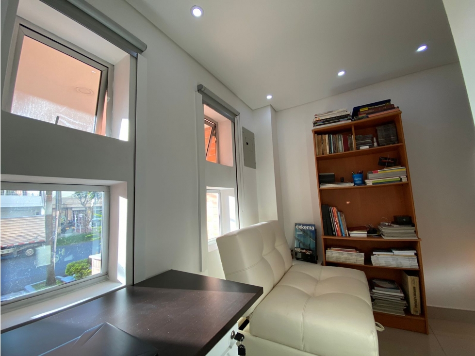 Oficina a la venta en Laureles 170 millones