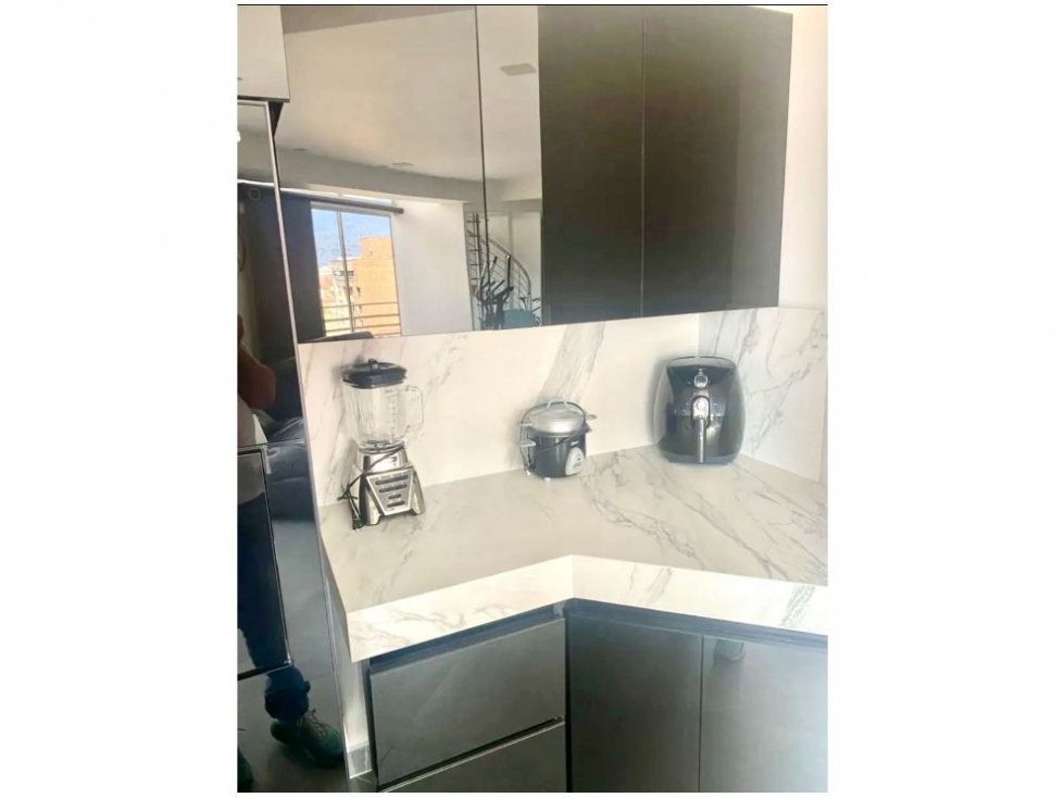 Apartaestudio Duplex Sector Santa Teresita con Vista a la Ciudad — foto 4
