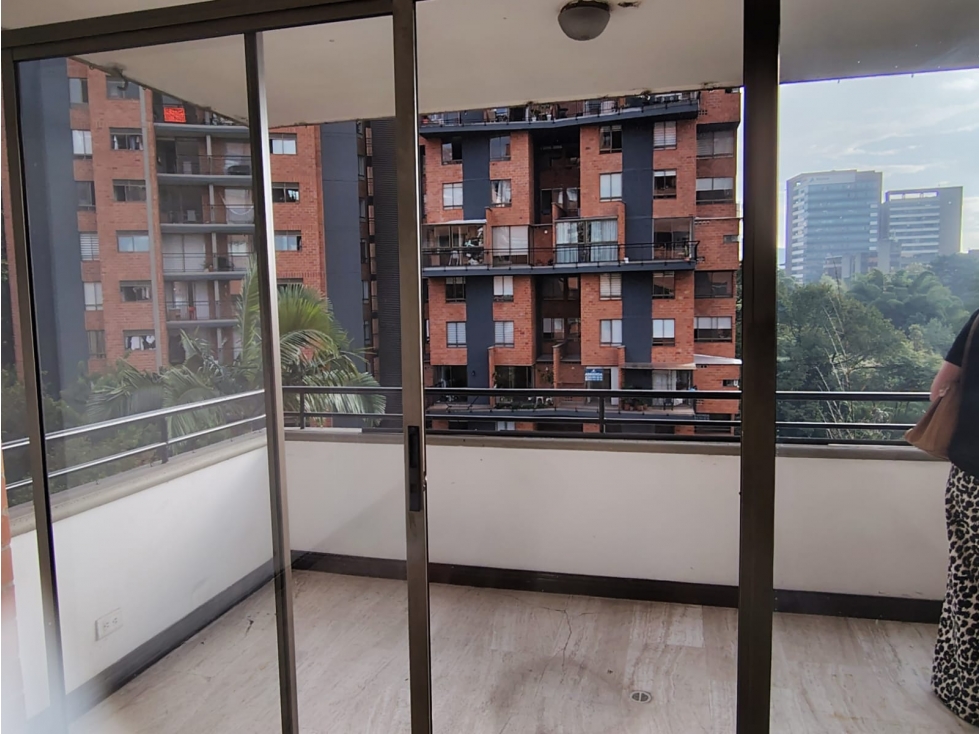 VENDO APARTAMENTO POBLADO CASTROPOL — foto 2