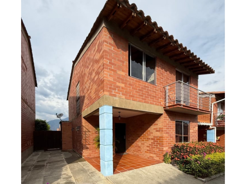 VENDO CASA SANTA FE DE ANTIOQUIA