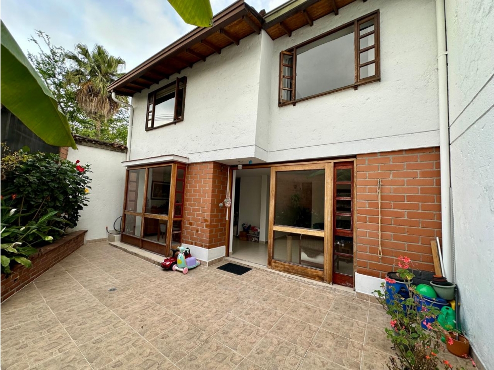 VENDO CASA ENVIGADO SECTOR ESCOBERO