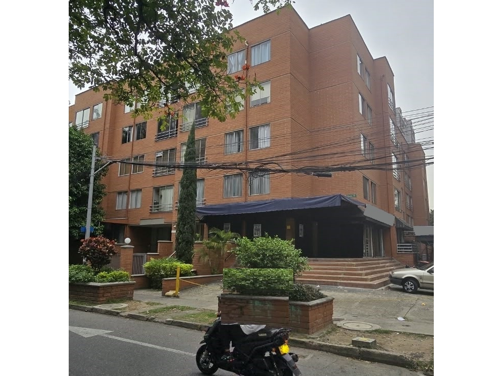 LOCAL COMERCIAL EN VENTA EN LOS COLORES ESQUINA 35 MT²