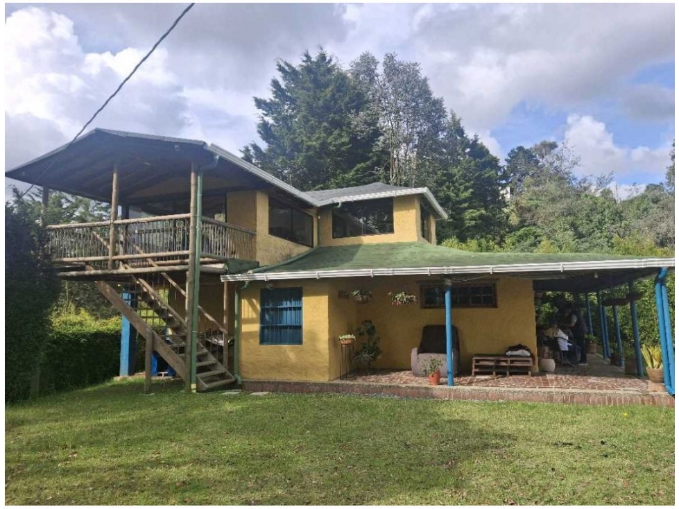CASA FINCA CERCA A SANTA ELENA Y AL AEROPUERTO DE RIONEGRO