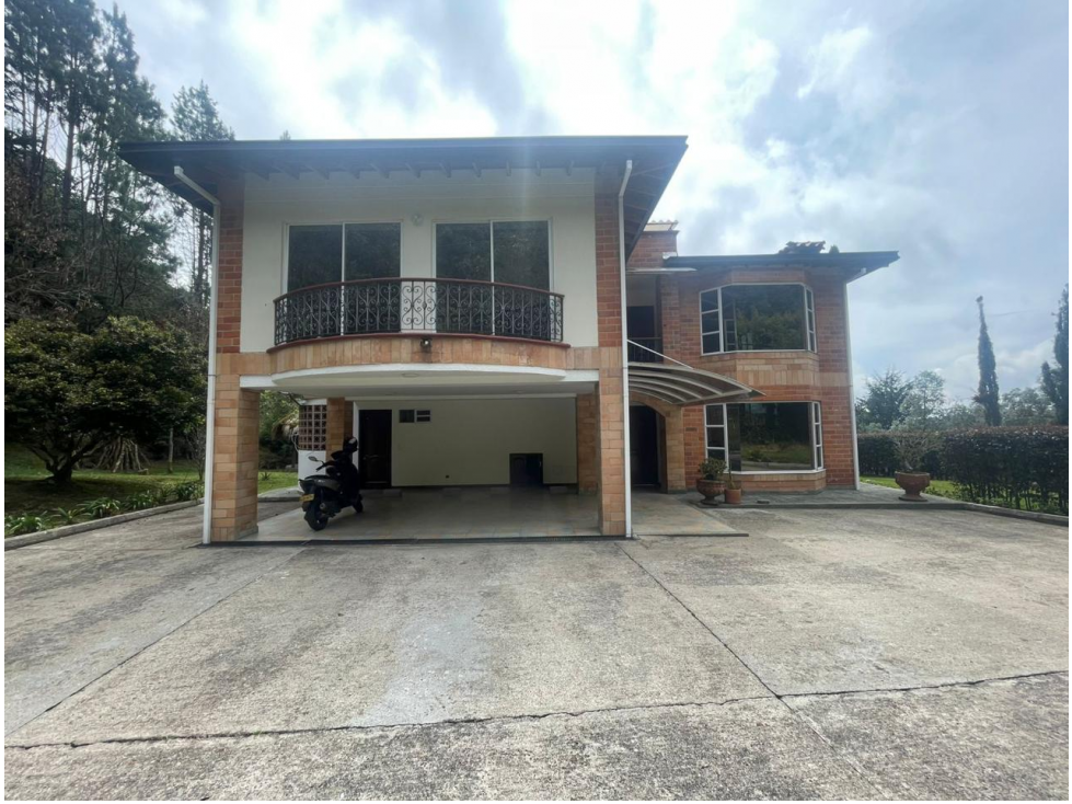 VENTA DE CASA CAMPESTRE 2 NIVELES EN ENVIGADO