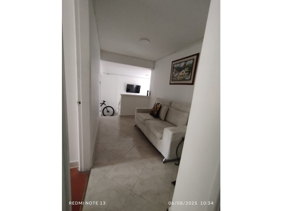 Venta de casa + apartaestudio, licencia Airbnb, corazón de Laureles — foto 2