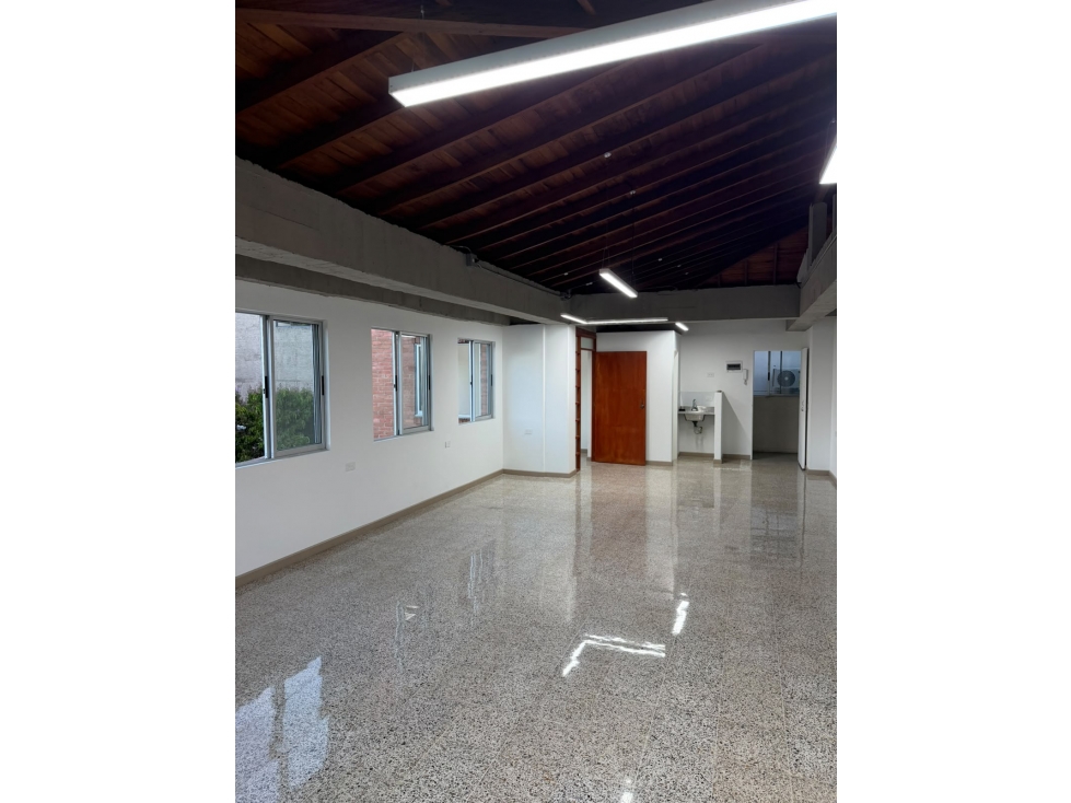 Oficina en arriendo en la 70