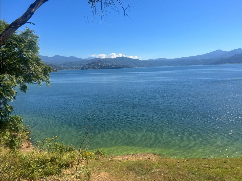 TERRENO EN VENTA CON ACCESO AL LAGO EN VALLE DE BRAVO