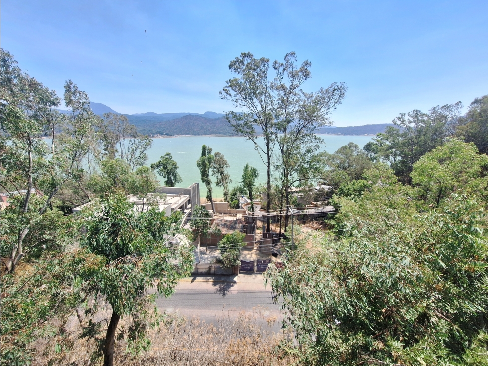 VENTA DE TERRENO CON VISTA AL LAGO EN VALLE DE BRAVO