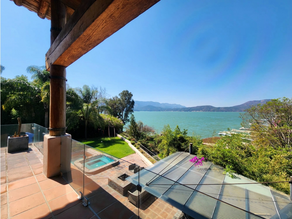 VENTA DE CASA CON ACCESO AL LAGO EN VALLE DE BRAVO — foto 3