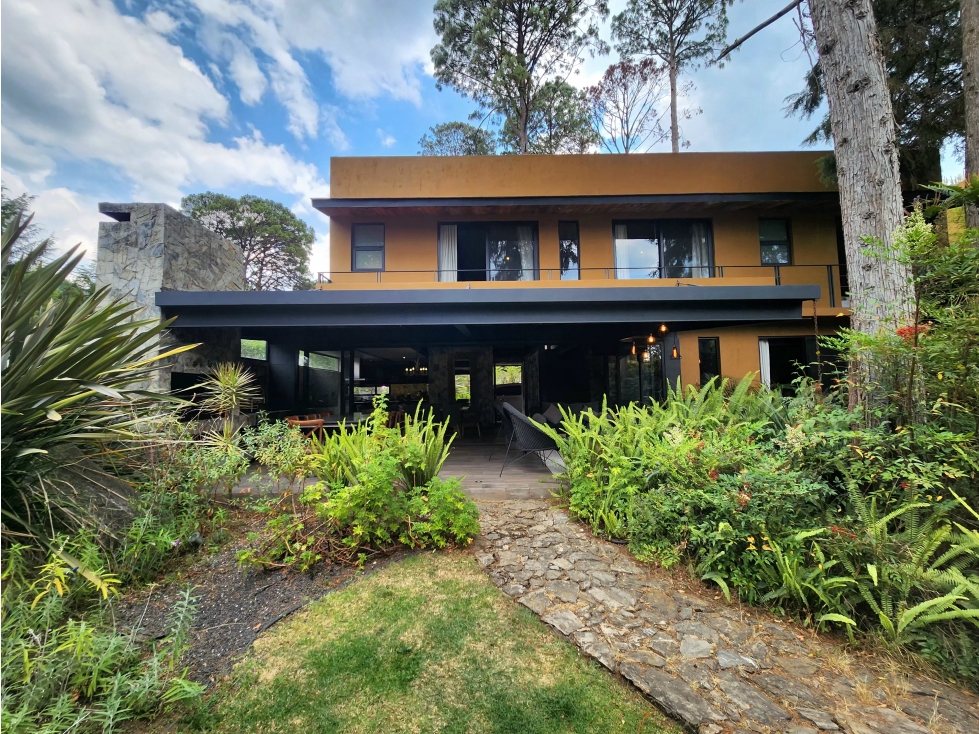 VENTA DE CASA EN EXCLUSIVO CONDOMINIO EN AVÁNDARO