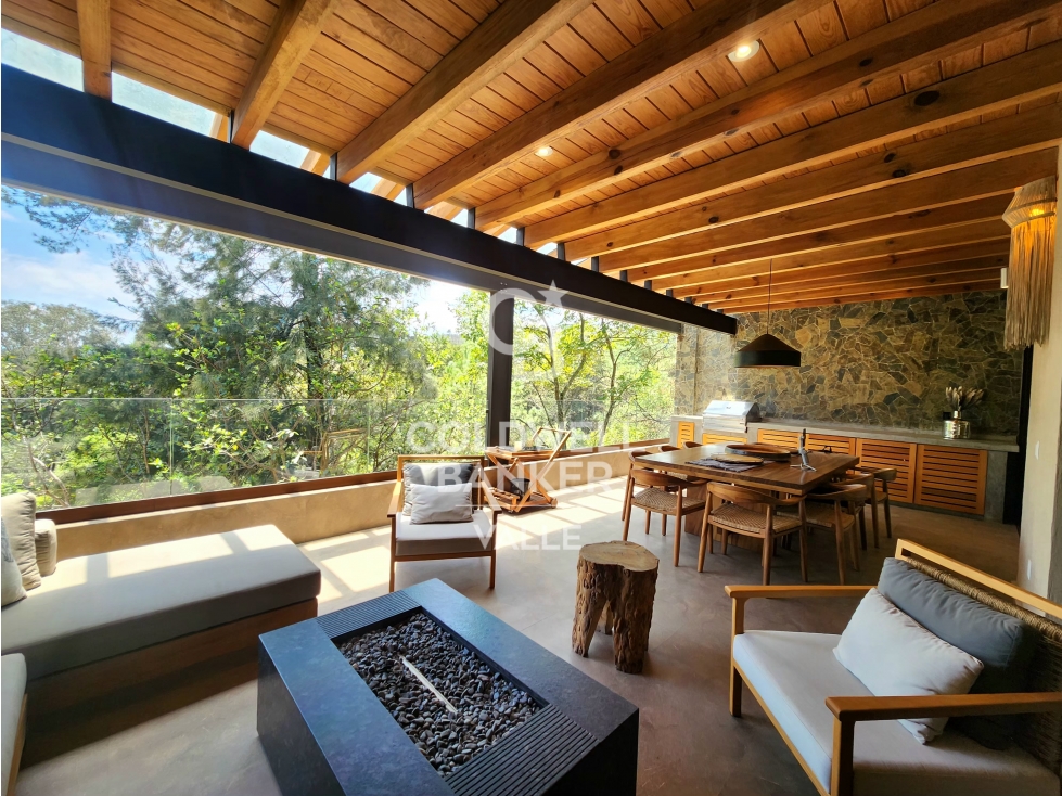 CASA EN VENTA, DENTRO DE CONDOMINIO EN VALLE DE BRAVO