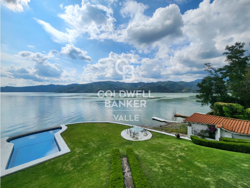 VENTA DE CASA EN LA PEÑA VALLE DE BRAVO