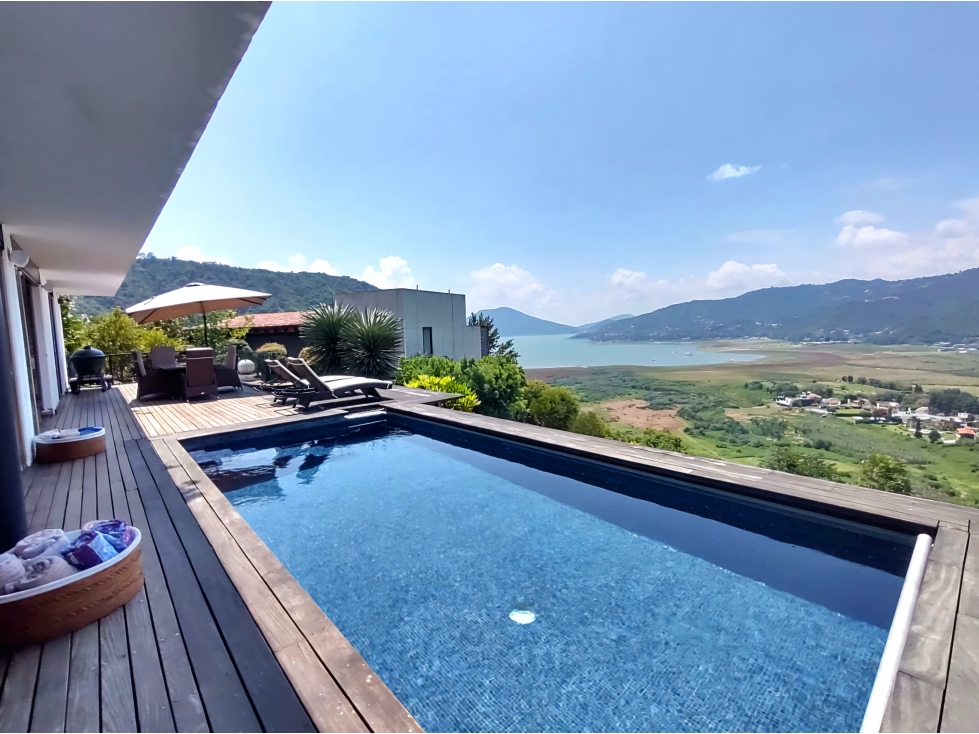 CASA EN VENTA, VALLE DE BRAVO.