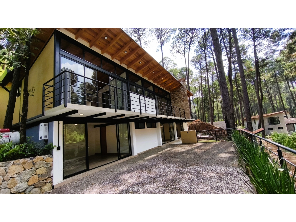 CASA EN VENTA EN MEDIO DEL BOSQUE DE CERRO GORDO, VALLE DE BRAVO