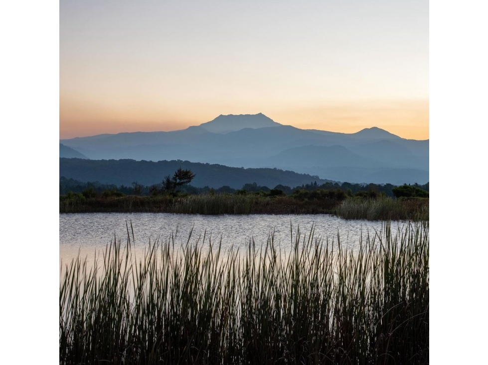 Terreno en venta dentro de fraccionamiento en Valle de Bravo