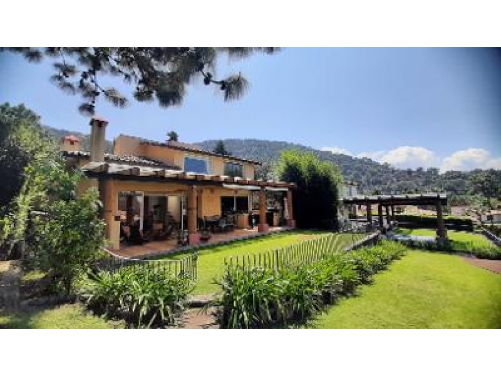 VENTA DE CASA EN VALLE DE BRAVO, DENTRO DE CONDOMINIO
