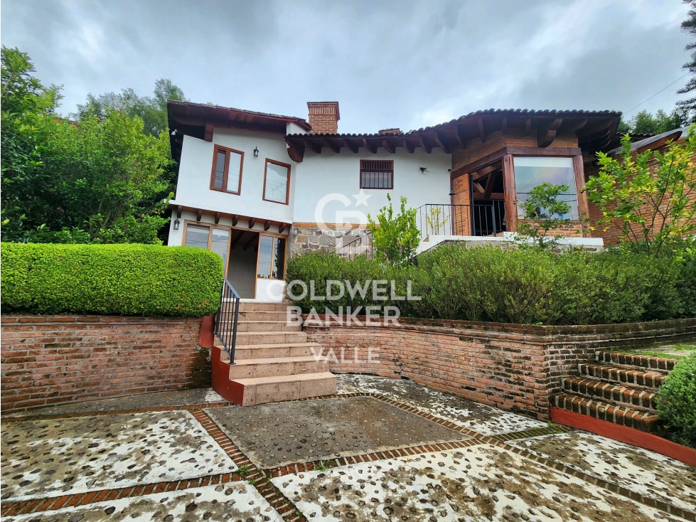 CASA EN VENTA DENTRO DEL CLUB DE GOLF, AVÁNDARO