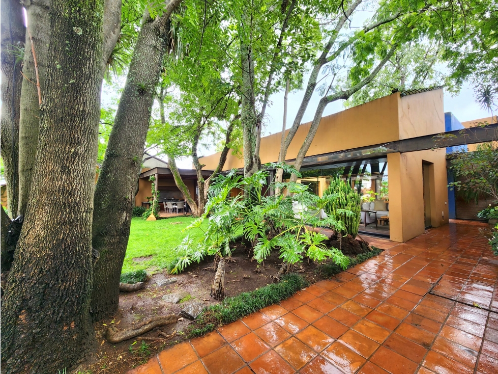 CASA EN VENTA EN VALLE DE BRAVO